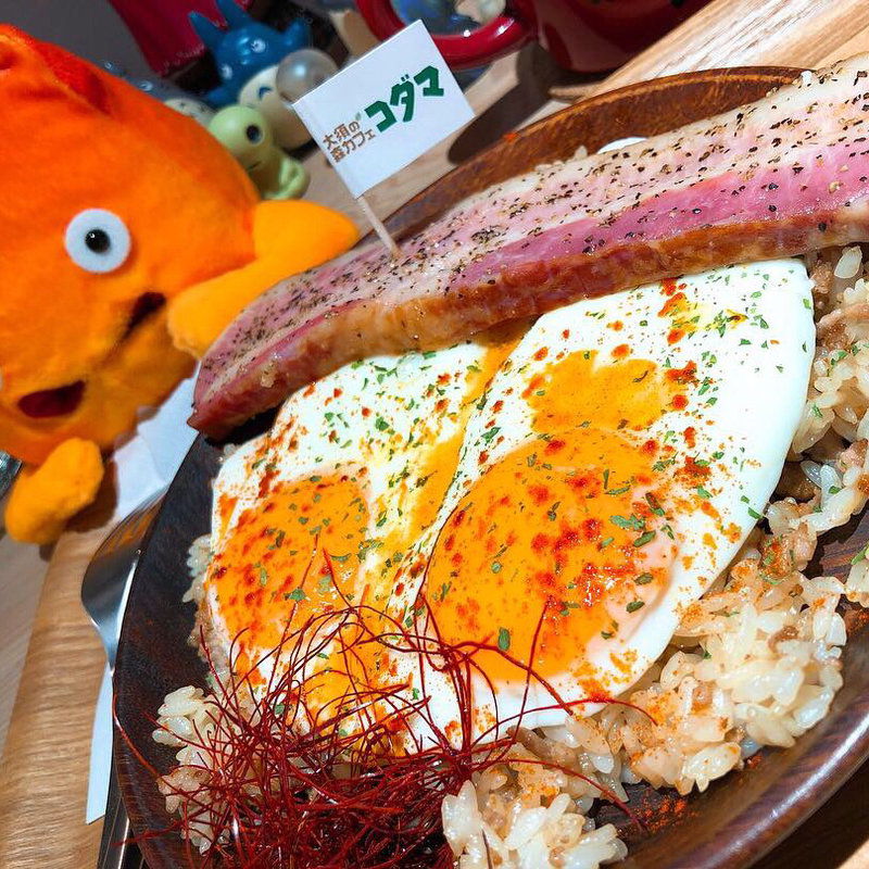 ベーコンエッグ(火の悪魔添え)(大須の森カフェ コダマ)