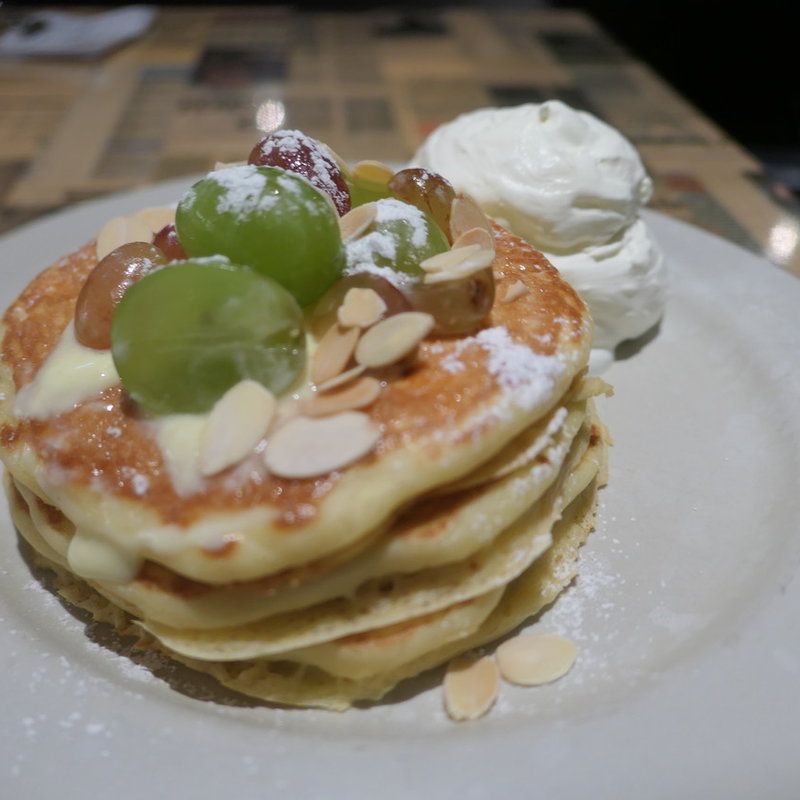 北海道産マスカルポーネとグレープとマスカットのパンケーキ(タブレスカフェ 心斎橋店)