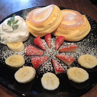 イチゴとバナナのパンケーキダブル(NINOVAL COFFEE なんばパークス店 （ニノーバル コーヒー）)