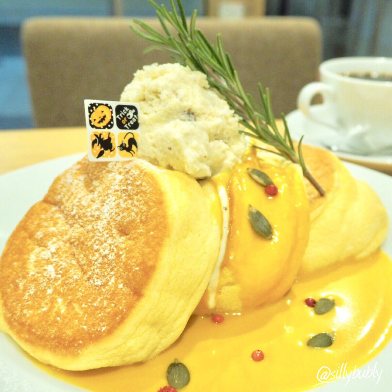 かぼちゃのパンケーキ 栗のレーズンバターのせ(幸せのパンケーキ 本町店)