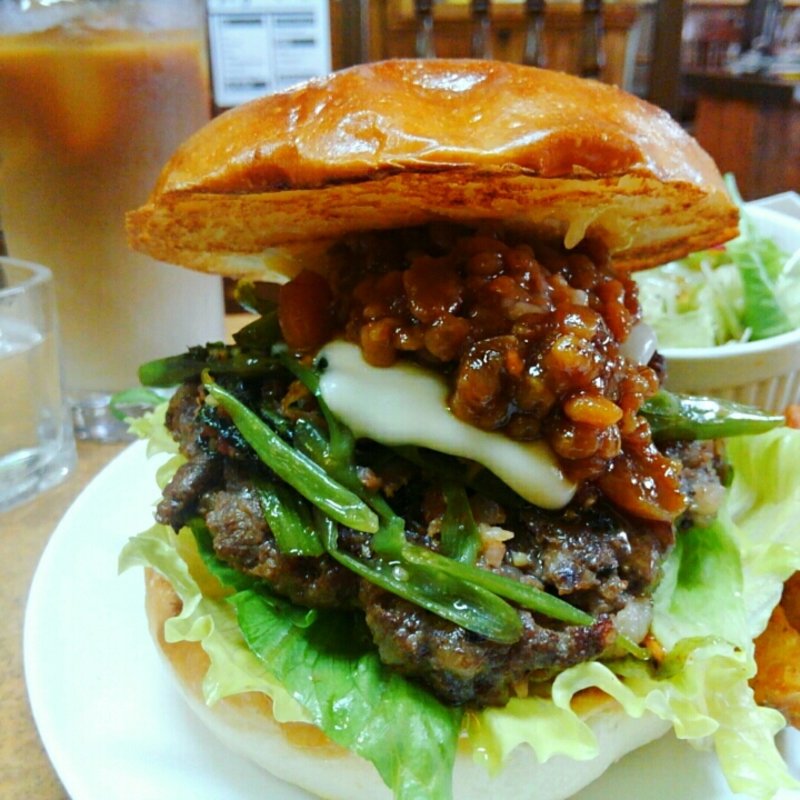 無農薬空芯菜とベーコンチーズバーガー(香留壇)