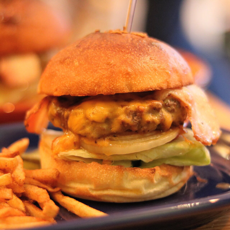 ベーコンチーズバーガー(tocoro burger)