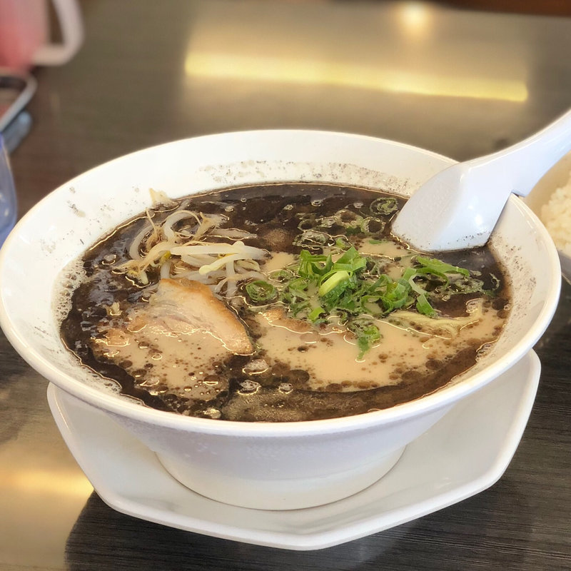 黒ラーメン(博多麺王 箱崎ふ頭店)
