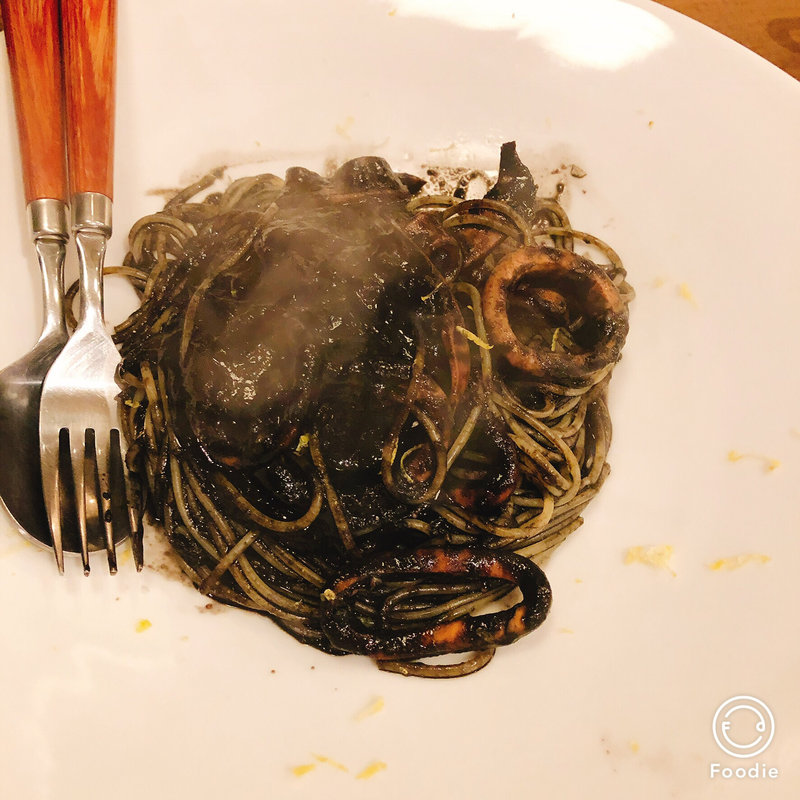 真っ黒パスタ(奈良町バル アムリット)