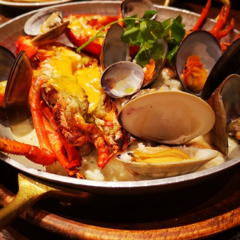 オマール海老のソテー雲丹のソース(俺のイタリアン新橋)