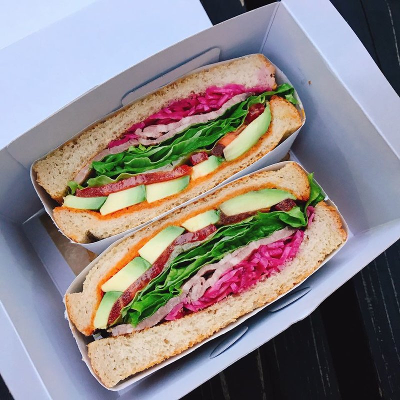 アボカドローフトビーフサンドイッチ(トトル （totoru）)