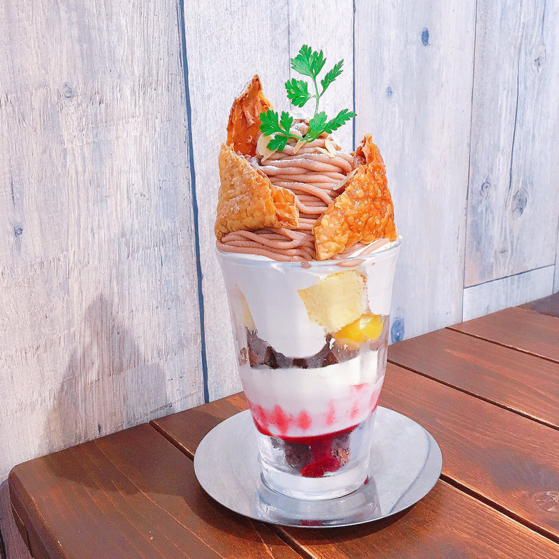モンブランのパフェ(sweets works アラベスク舎)