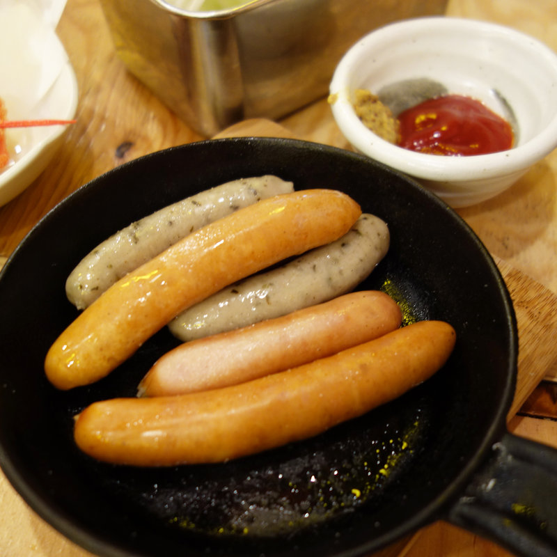 ソーセージ盛り合わせ(屋台居酒屋 大阪 満マル(まんまる) 西新店)