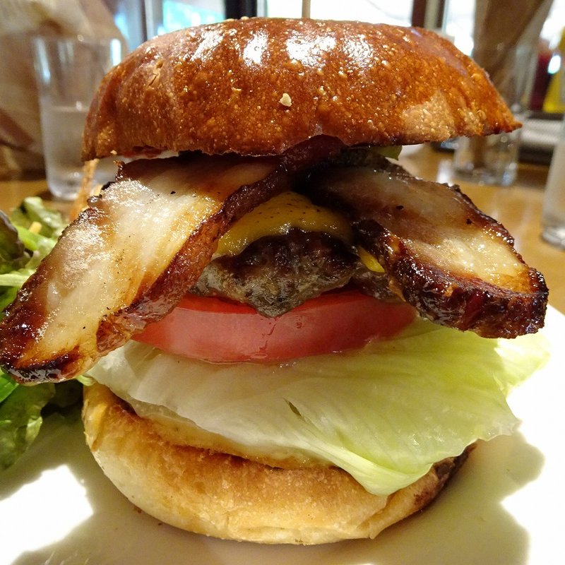 ベーコンチーズバーガー(ベル・ピーマン )