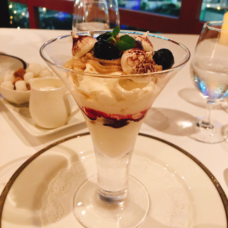 栗のパフェ(ドゥ ミル （deuxmil）)