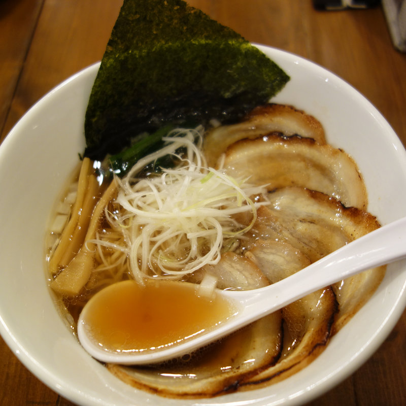 醤油チャーシュー麺(博多鶏塩らぁめん みやびや)