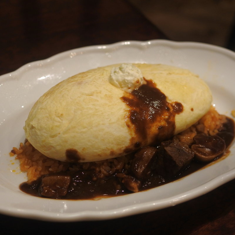 スフレ卵のオムライス　ビーフとマッシュルームのデミグラスソース(サロン卵と私 ルクア大阪店)