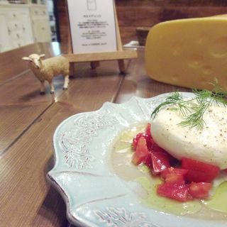 とろけるブッラータ(Cheese Cheers Cafe 三宮)