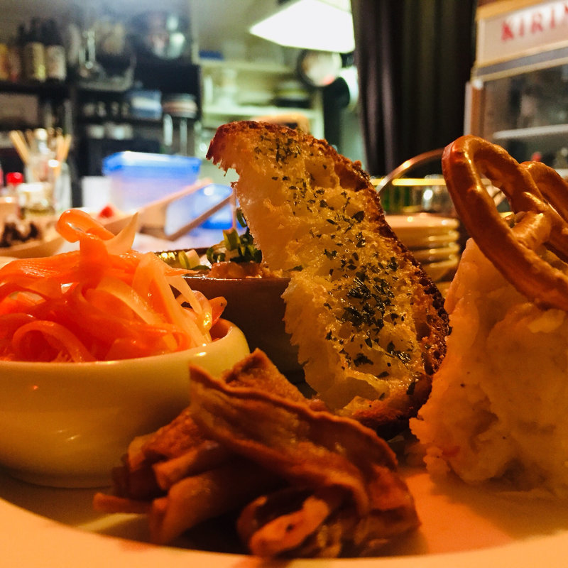 お任せサラダ(有機野菜と餃子 Foret)