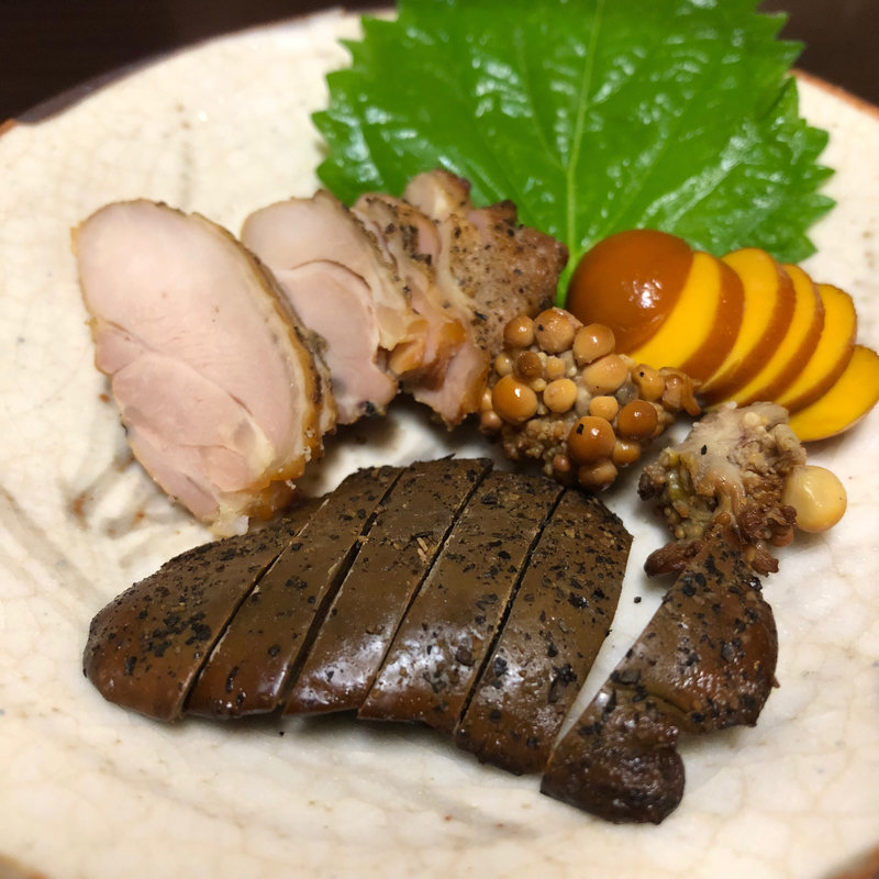 鶏の燻製盛り合わせ(すずめ)