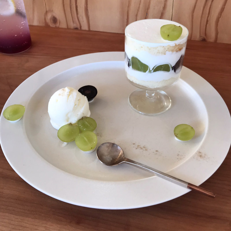 ぶどうのショートケーキア・ラ・モード(cafeひそひそ)