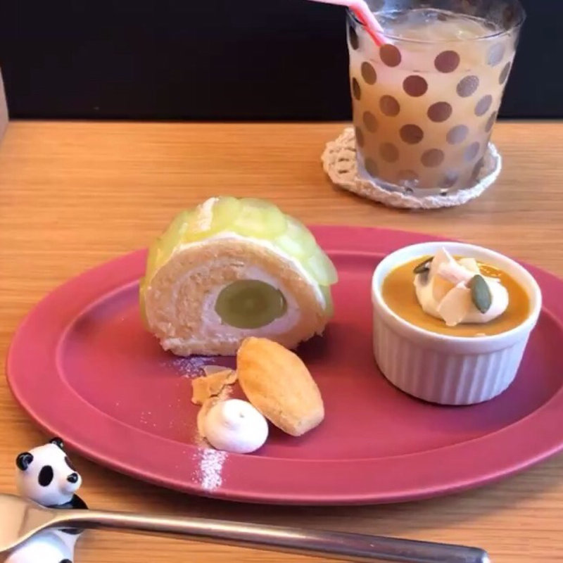 ぶどうのロールケーキとかぼちゃプリン(dolce panda)