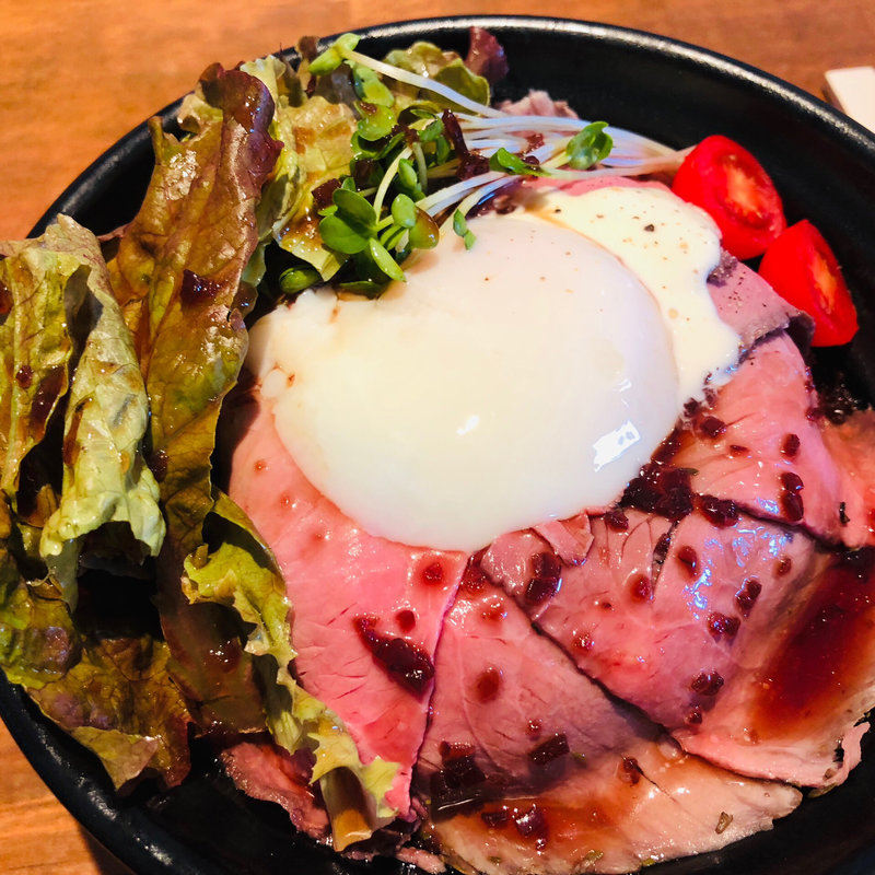 ローストビーフ丼(カレー屋SPICE工房)