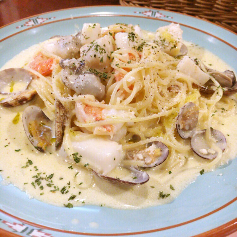 海の幸のクリームパスタ(楽楽座)