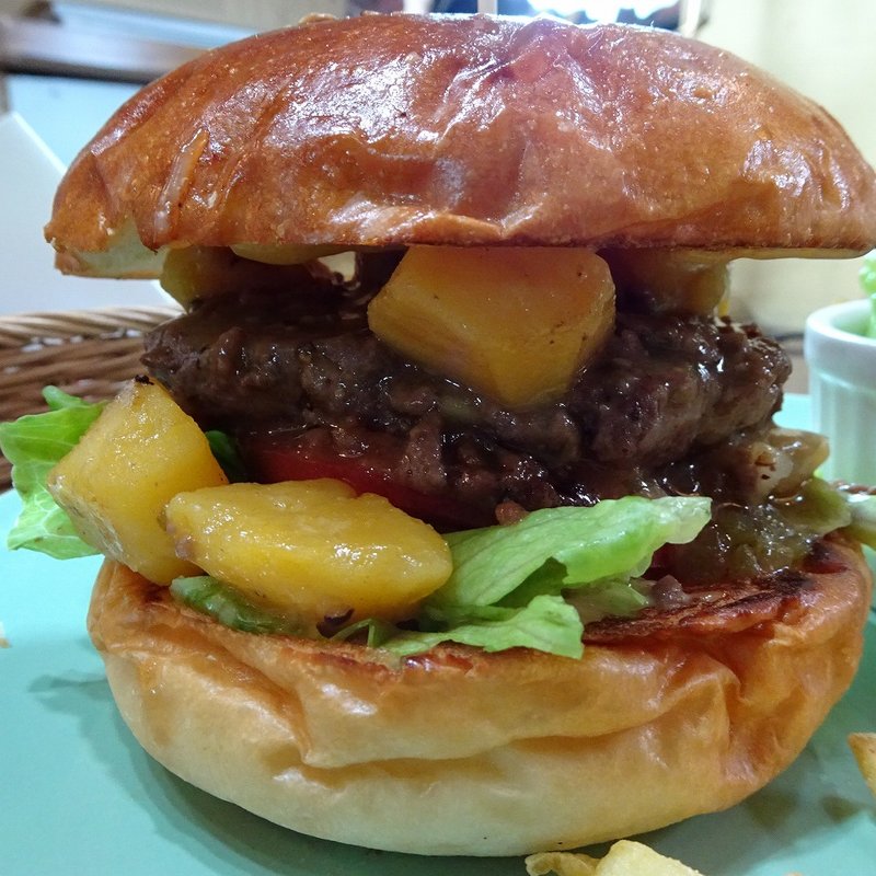 無農薬のジャガ芋インカのひとみとインカルージュのバーガー(香留壇)