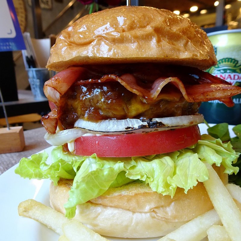 セレクトバーガー（バンズ、パティ、ベーコン、チェダーチーズ、トマト、レタス、オニオン、  オリジナル和風BBQソース、マヨソース）(BURGERS & VEGETABLES DELI（バーガーズ&ベジタブルデリ）)