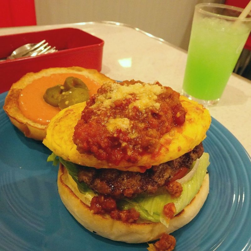 スパイシーオムレツバーガー(イーワイズ （【旧店名】ハンバーガーランド）)