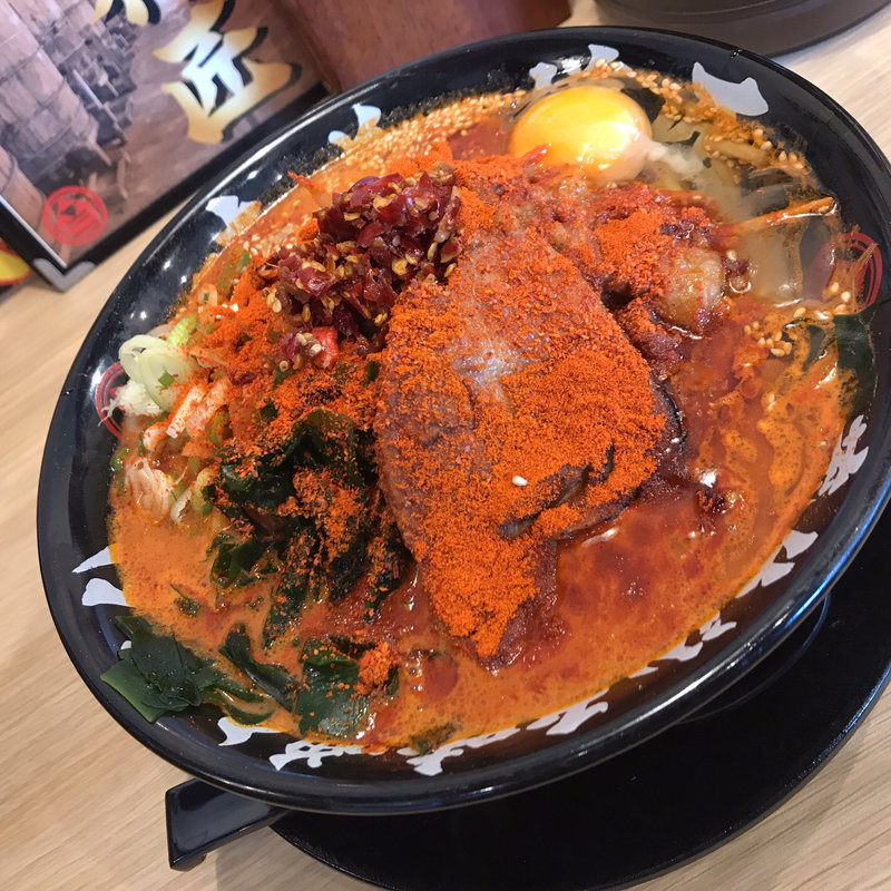 濃厚辛味噌ラーメン 生卵トッピング(味噌の樽匠)