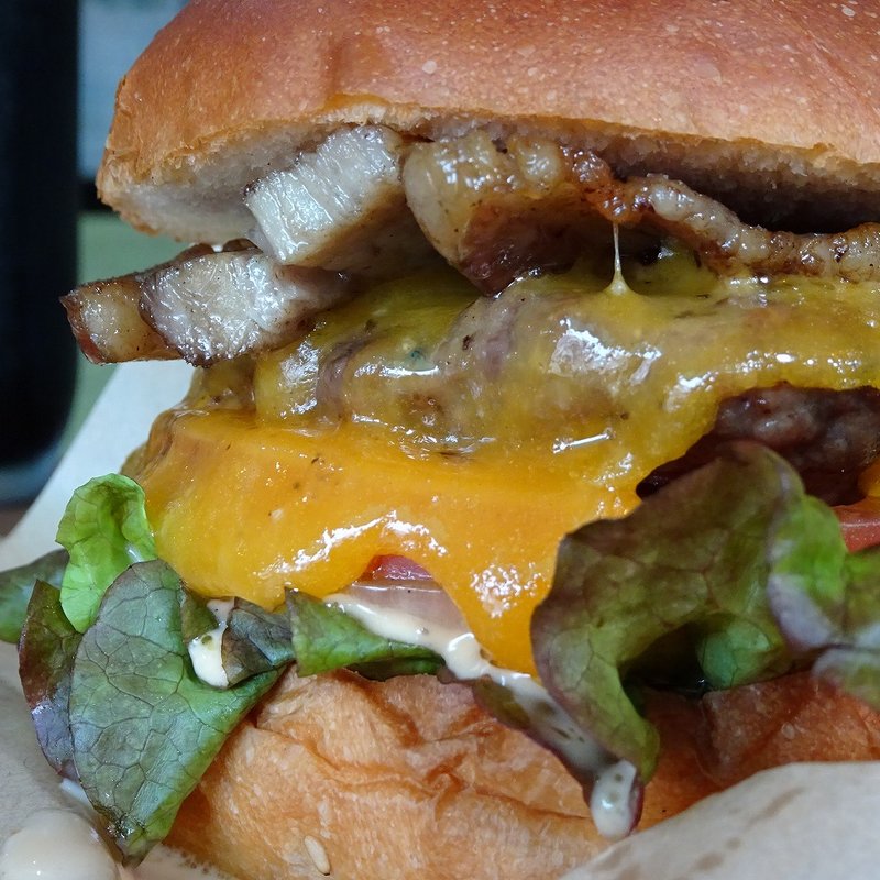 チーズバーガーセット＋ベーコン(The bricks cafe)