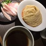 海老出汁細つけ麺中盛、鶏チャーシュートッピング(つけ麺一燈 （ツケメンイットウ）)