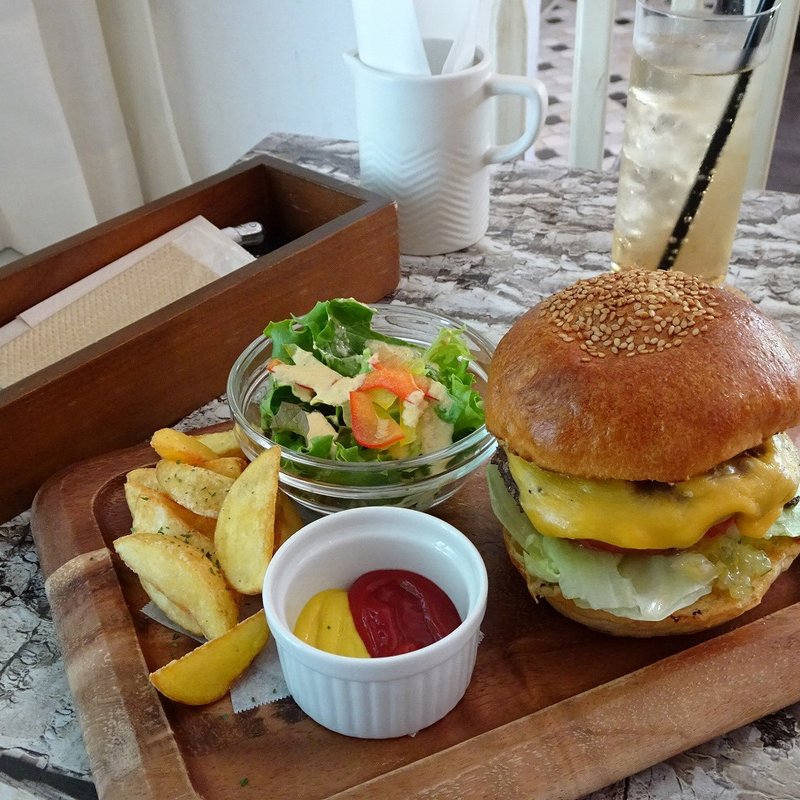 チーズバーガー(友安製作所 Cafe & Bar 阿倍野)