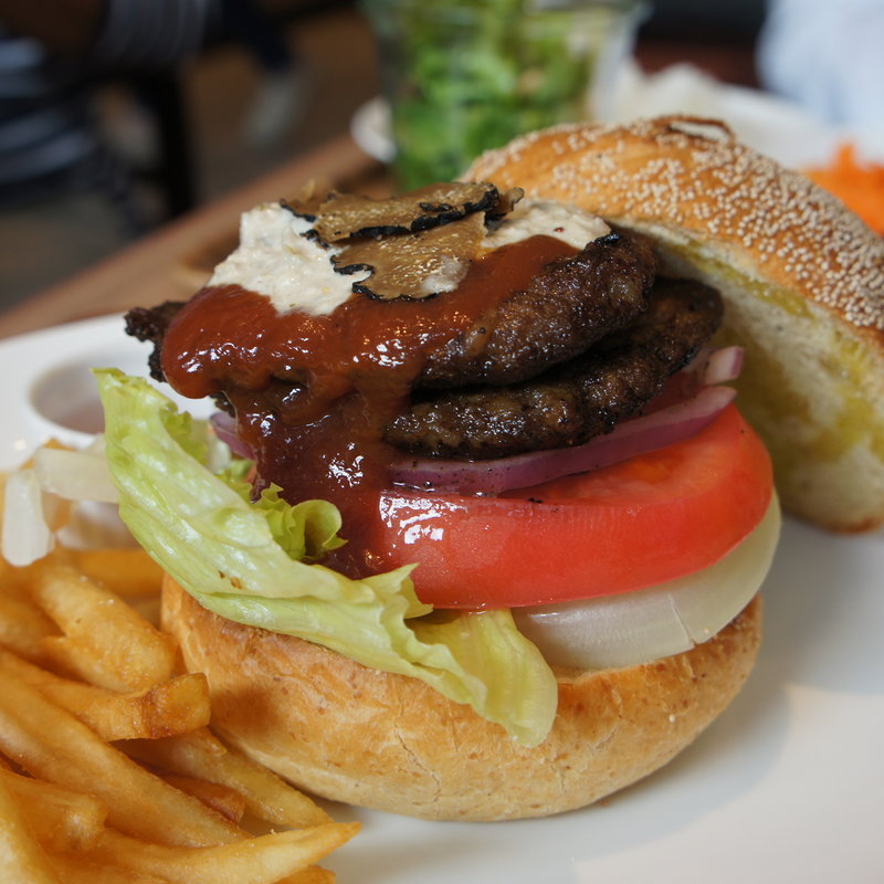 トリュフバーガー（OPEN期間限定）(SEIJOISHII STYLE トリエ京王調布店)