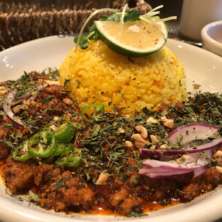 あらびきポークとヤゲンなん骨のキーマ(Carry&Bar サンテリア)