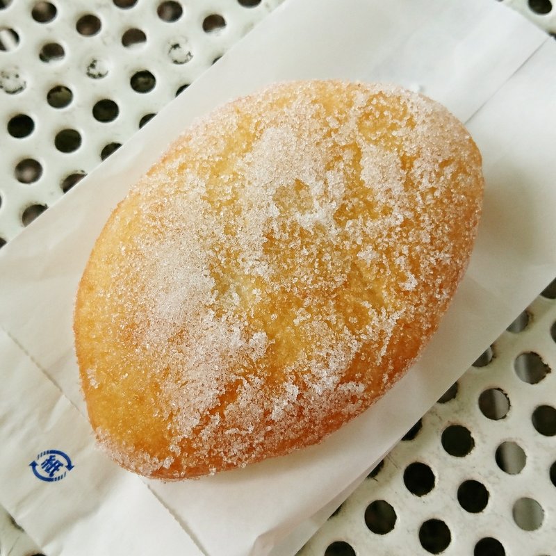 揚げクリームパン(天然培養酵母パン ブルーミング ベーカリー)