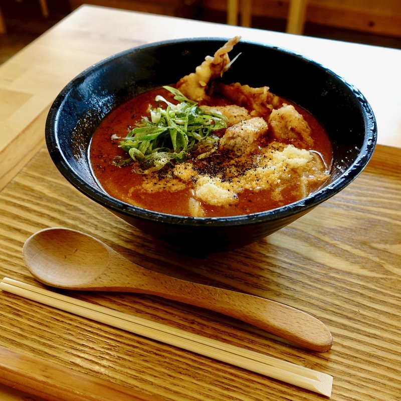 完熟トマトのチーズカレーうどん(築港麺工房 本店)