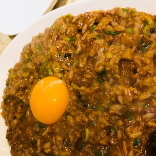 卵入りカレー(クワトロチンクエ 高槻店)