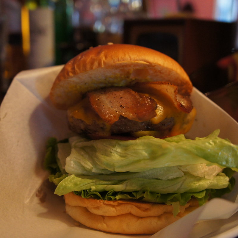 ベーコンチーズバーガー(TEDDY’S DINER （テディーズ ダイナー）)