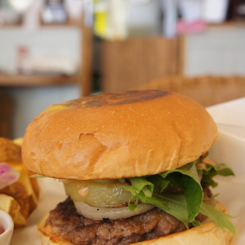 アロハバーガー(L&L ハワイアンダイニングカフェTOKYO （エルアンドエルハワイアンダイニングカフェトーキョー【旧店名】L＆L Hawaiian Barbecue）)