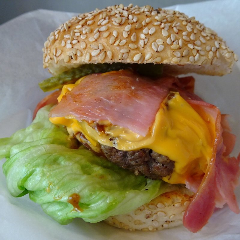 ベーコンチーズバーガー（バーガーソース）(BURGER PRODUCTS なんば店（バーガープロダクツ）)