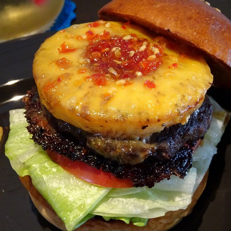 パイナップルチリチーズバーガー(だるま珈琲)