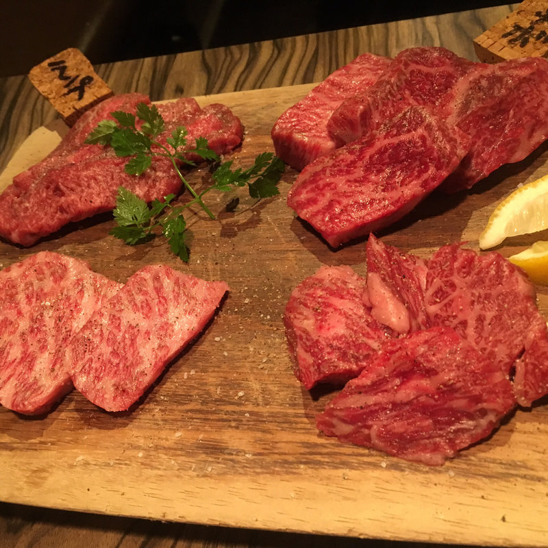 白老牛A4ランク焼肉盛り合わせ(カルネアラグリーリア)