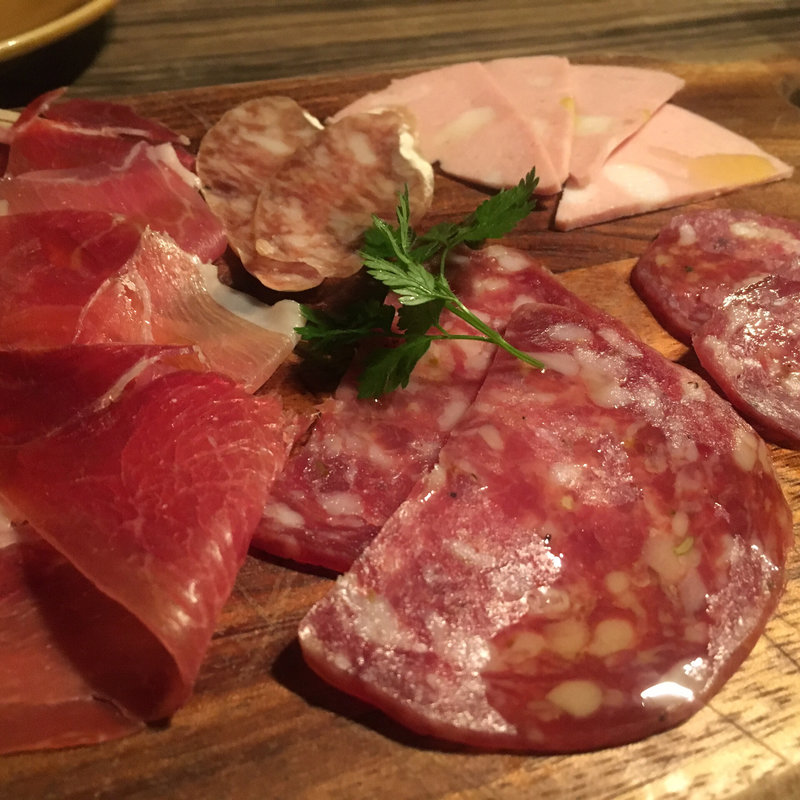 サルメリア五種盛り(カルネアラグリーリア)