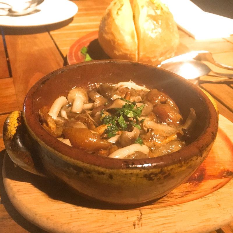 きのこのアヒージョ(THE　RIGOLETTO　OCEAN　CLUB)