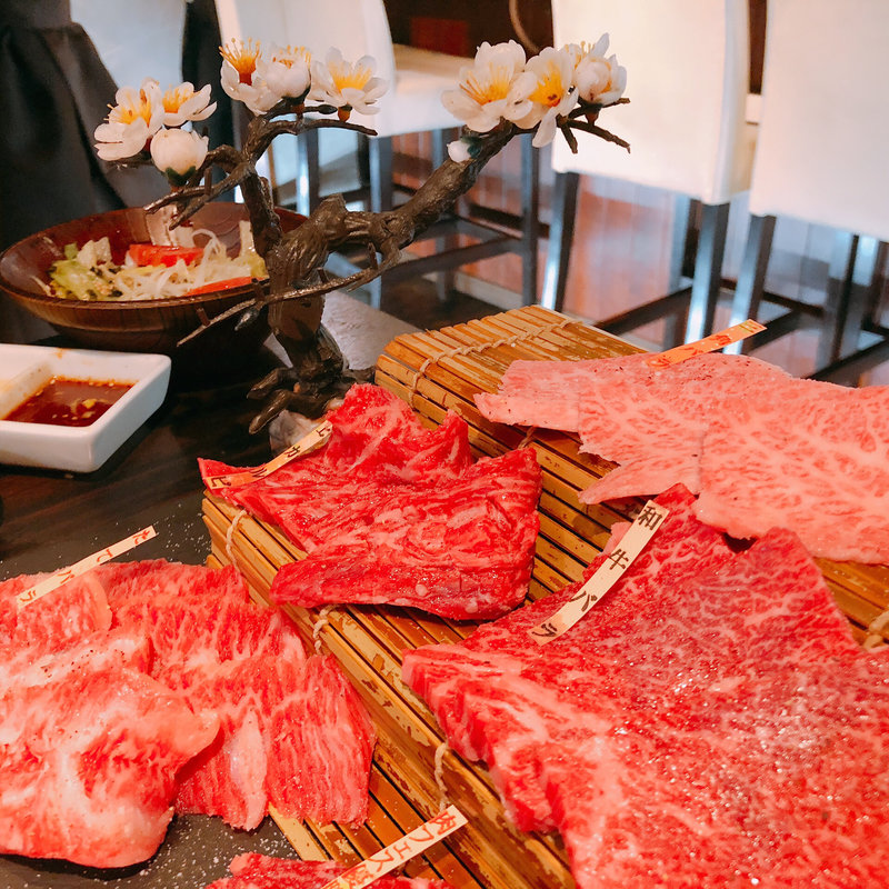 お肉盛り合わせ(黒毛和牛焼肉 鈴木せいざえもん 六本木店 深夜営業)