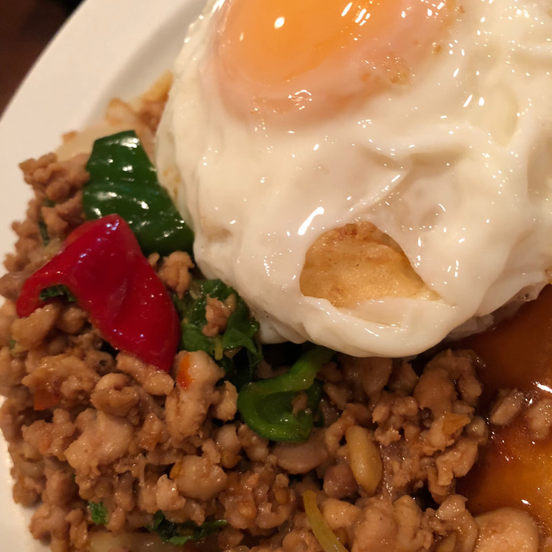 鶏肉のバジル炒めライス（ガパオ）(ジャスミン タイ 六本木本店)