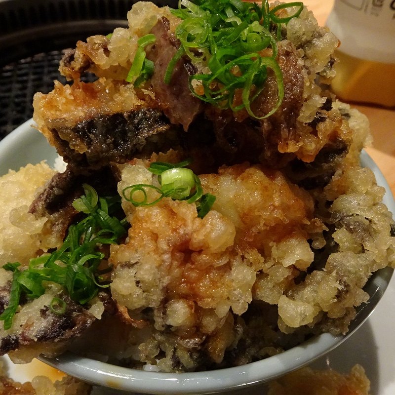 こぼれホルモン天丼(大衆焼肉ホルモン大松)