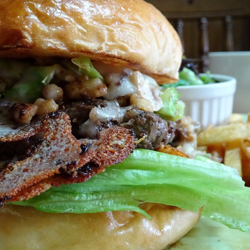 春キャベツマッシュルームクルミモッツアレラチーズバーガー(香留壇)