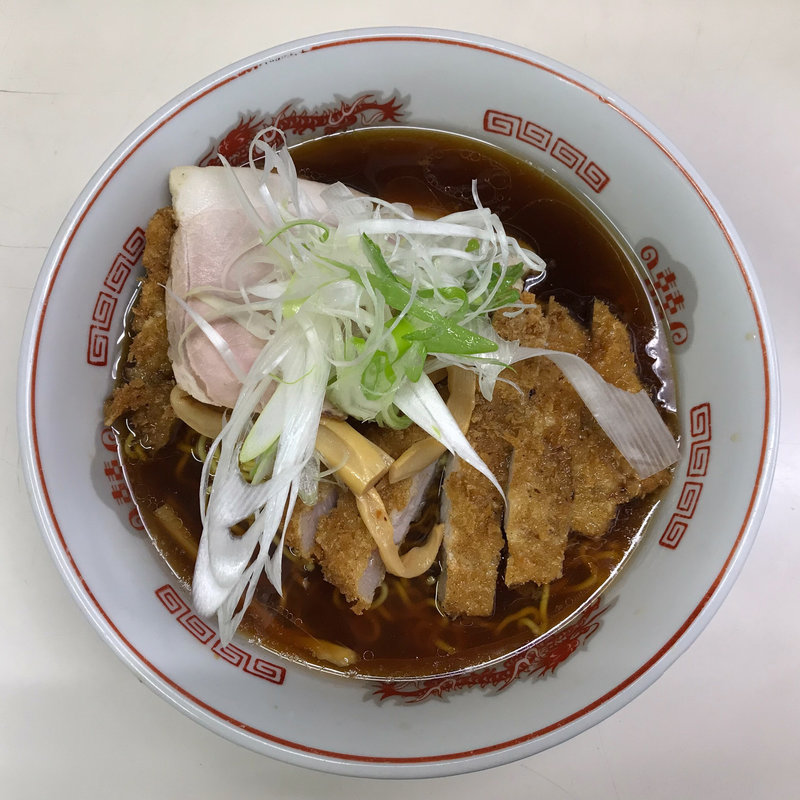 トンカツ正油ラーメン(龍宝)