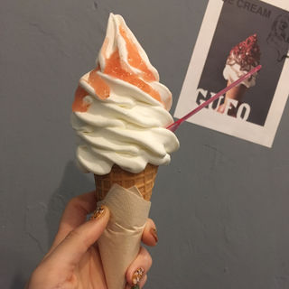 ミルクソフトクリーム イチジクソーク(Groovy Ice Cream GUFO　グーフォ)