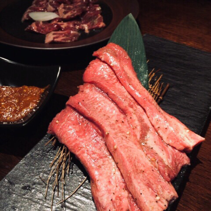 厚切り上生タン塩(焼肉トラジ 池袋東口店)