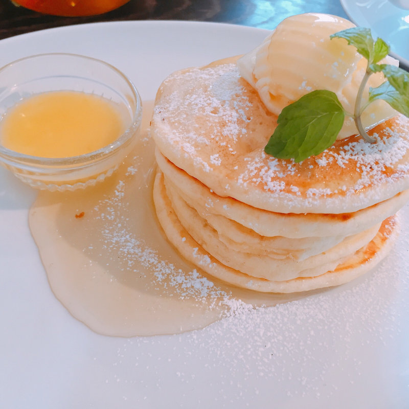 自家製バターでつくるハニーバターレモン(uzna omom 原宿本店)